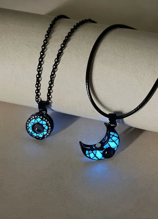 2Pcs Glowing Moon and Sun Projection Couple Necklaces in 100 languages expressing "I love you" - fashionable gift jewelry
