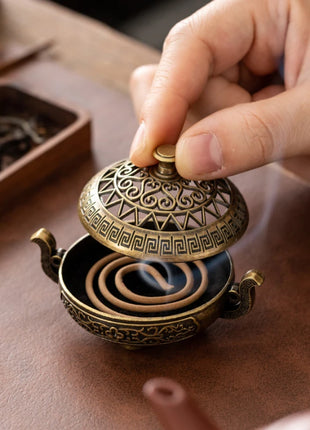 Mini incense burner Incense Burner with Hollowed Out Patterns Three Legged Stove Indoor Stove Plate Desktop Home Decoration