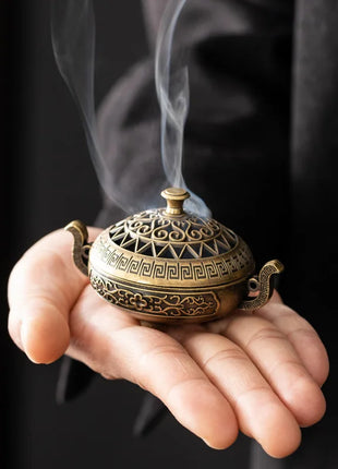 Mini incense burner Incense Burner with Hollowed Out Patterns Three Legged Stove Indoor Stove Plate Desktop Home Decoration
