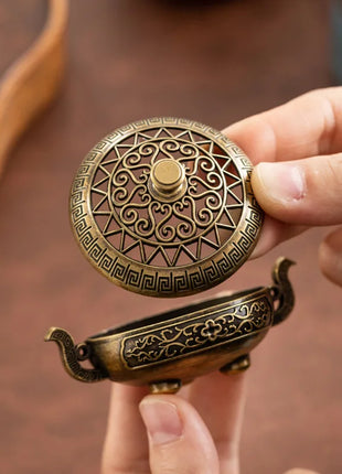 Mini incense burner Incense Burner with Hollowed Out Patterns Three Legged Stove Indoor Stove Plate Desktop Home Decoration
